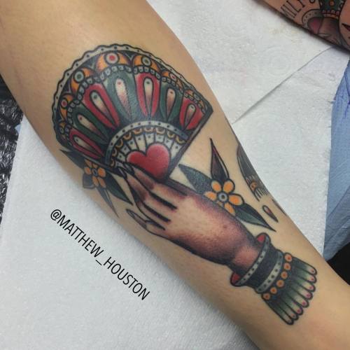 Healed hand and fan also on Antonia’s leg sleeves… #hand #fan #Victorian #healed #tradi
