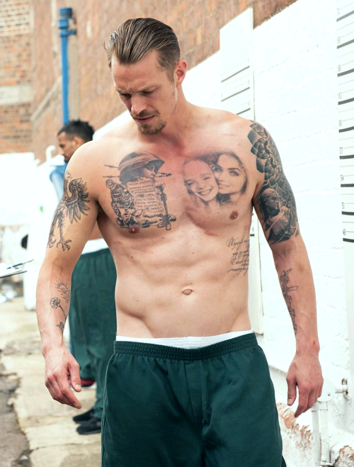 knights-of-the-glittery-table:Joel Kinnaman as Pete KoslowThe Informer (2019)