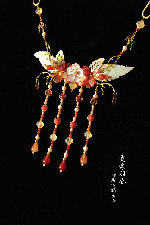 ziseviolet:Handmade Chinese Necklaces and Hair Ornaments by 律吕迢暘, Part 2.  (Pt. 1)
