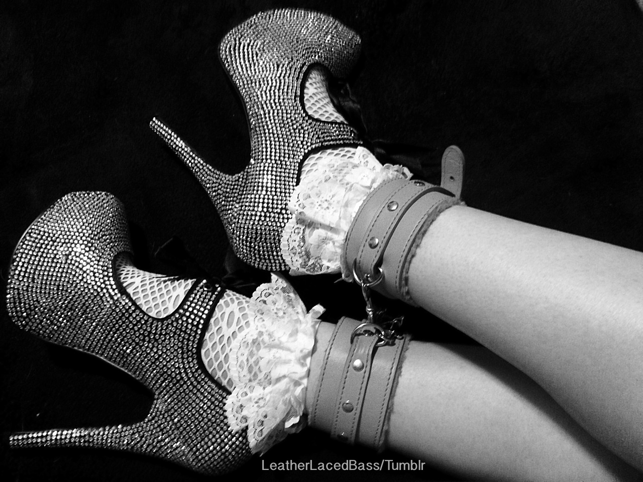 leatherlacedbass:  ✨How Princesses should be kept✨  💎👑💎 ✨Please keep