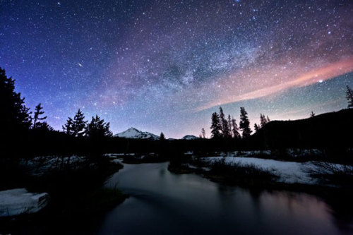 cindersk:  vlynx:  Brad Goldpaint  Sometimes, we all need to take a moment and remember… Just how vast the universe is…. And how small we really are.