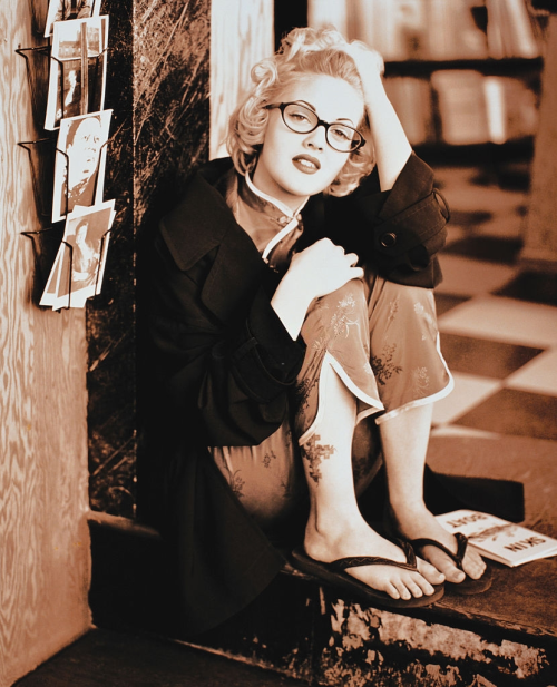 ohyeahpop:Drew Barrymore, Caffe Trieste, San Fransisco 1993 Photos by Matthew Rolston