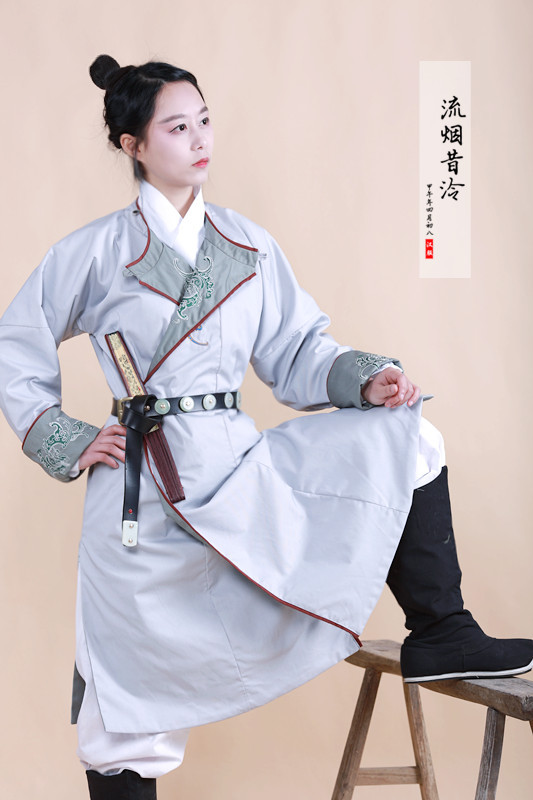 hanfugallery:handsome women in yuanlingpao圆领袍, a type of men’s hanfu.