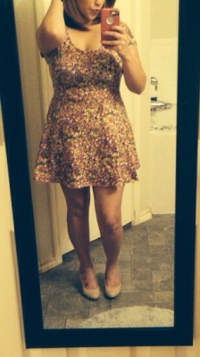 sweetparadise26:  sweetparadise26:  I just love wearing dresses 🔥💦💦 me 💋  💋💋#selfie #reblog