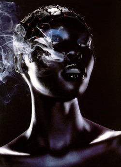 fatbitchesinthekitchen:  Alek Wek 