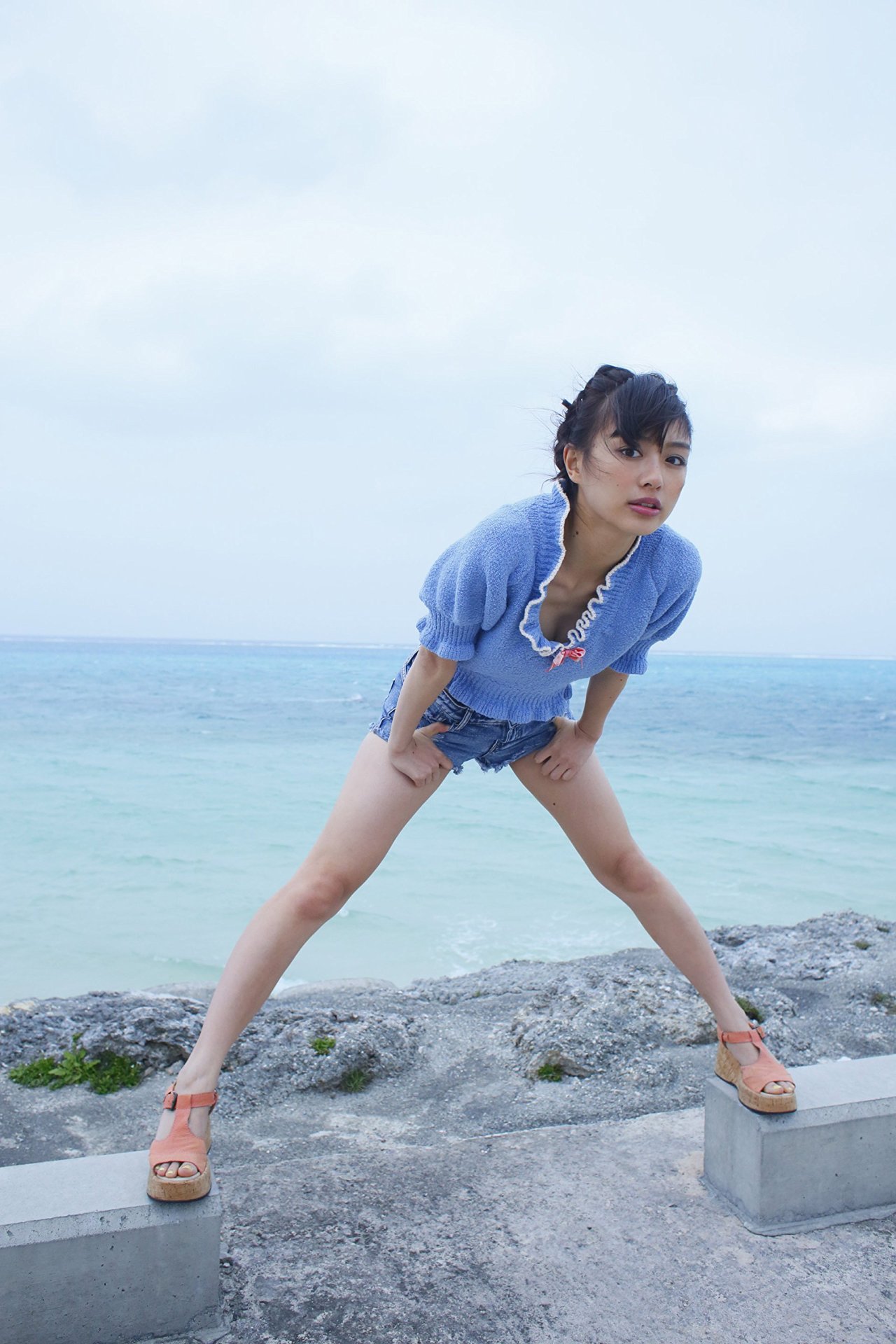 funkyfunx:  Amazon.co.jp： 内田理央 写真集 『 Magical 』: 桑島 智輝: