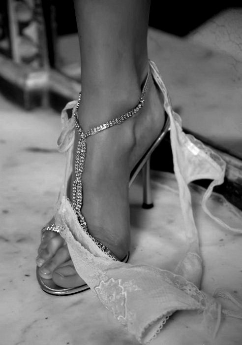 wolfstravelsinmind:Some acts speak volumes with no words.