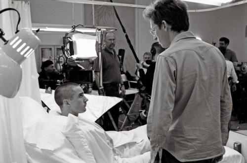 themaninthegreenshirt:  Behind-the-Scenes Shots From Wes Anderson’s The Royal Tenenbaums
