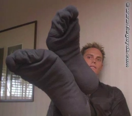 sniffingsocks: malesoxlover: sockedboys: I want. ♡ SMELL MY SOCKS DUDE!!