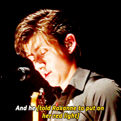 arab-e-lla:  mrmileskane: Alex realises the audience is singing too (◡‿◡✿)