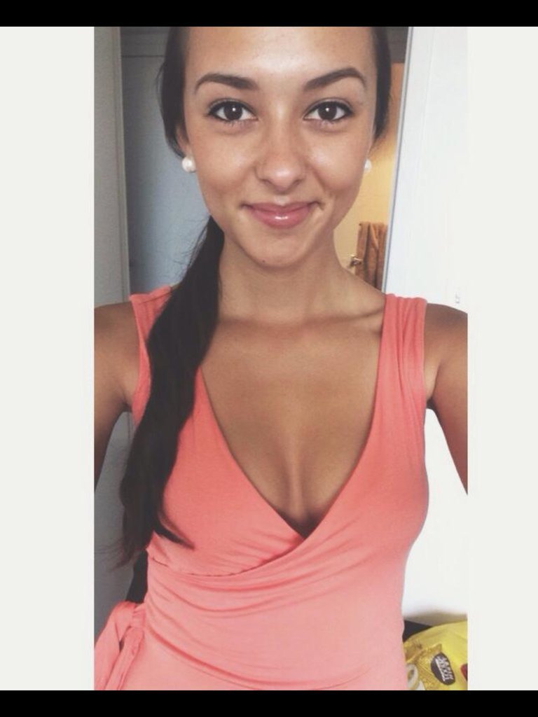 sexycollegegirlswtf:  Classic brunette beauty Get Sexy College Girls Pictures @ sexycollegegirlswtf.tumblr.com