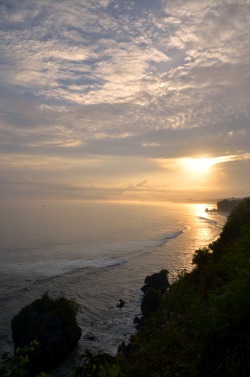 breathtakingdestinations:Uluwatu - Bali (by bluesurf1311) 