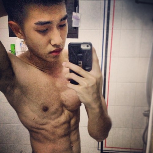 XXX merlionboys:  One hot major eye candy from photo