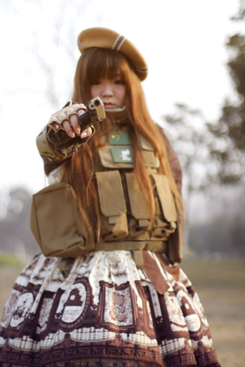 rococo-soul:  I want to try a Mix style ,an army style today.XDDD     