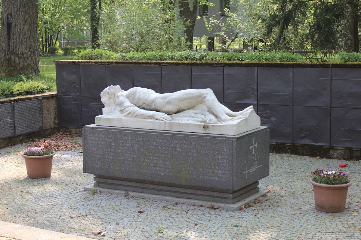 dritttenreichkunst:  Michael Drobil “Kriegerdenkmal in Ried im Innkreis”, 1940