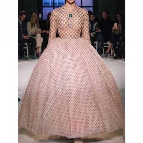 cravingforshoes: Couture highlight - Spring 2017: The return of ball gowns at Giambattista Valli // 