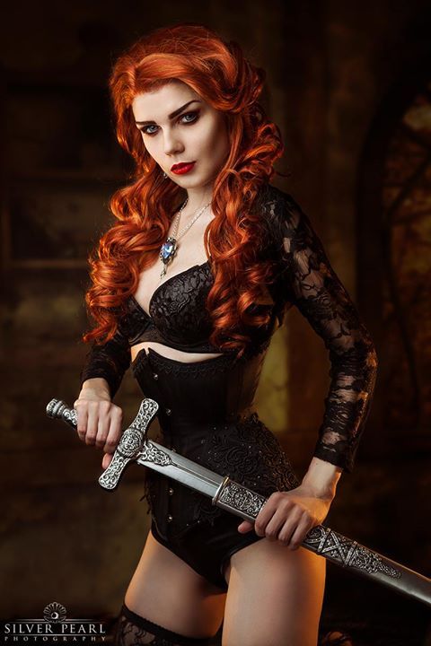 gothicandamazing:    Model: Elisanth Photo:Silver Pearl PhotographyJewelry:Alchemy