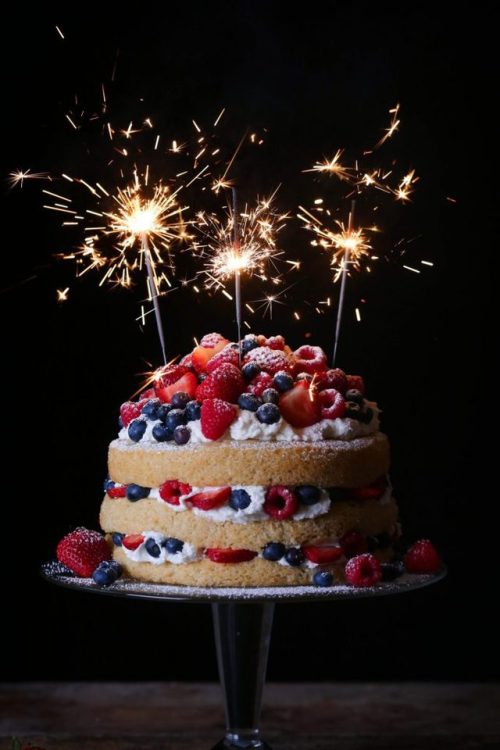 sweetoothgirl:vanilla layer cake with fresh berries