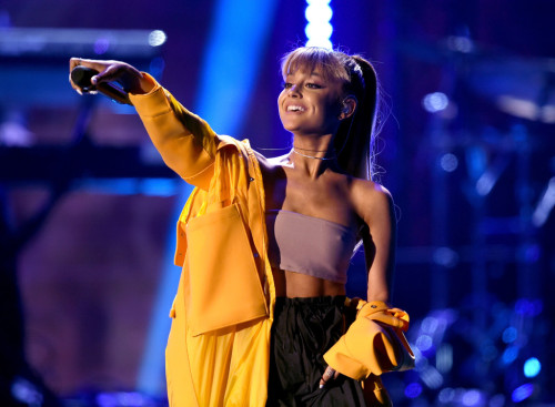 nudecelebsblog: Ariana Grande