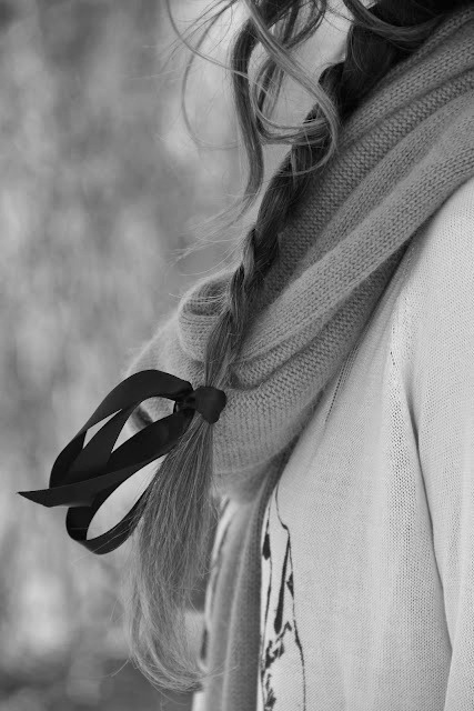 weltenwellen:  Unknown Source   Want my hair to be that long again so I can braid it in pretty braids… :)