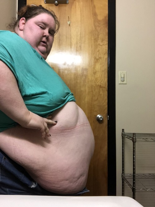 bignblueeyed-xoxo: Work belly. Lol