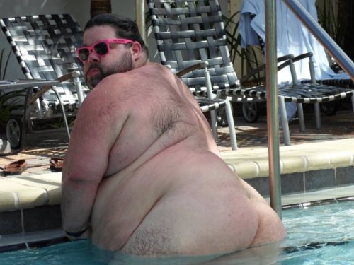lovchbs:  mikebigbear:  Hello handsome  Ooo  who is this hot guy?