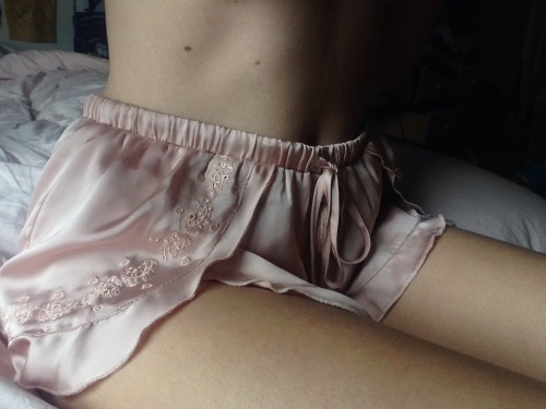 flirht: cutthroatcity: The love I have for these shorts is unreal +