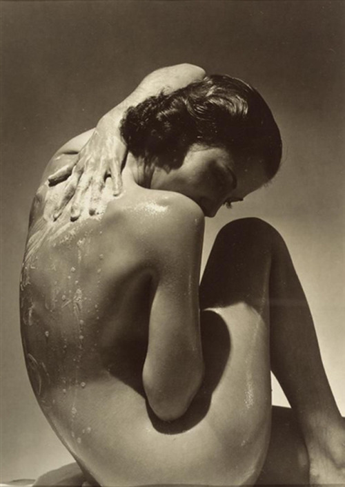 hauntedbystorytelling: Edward Steichen :: Dixie Ray, for Woodbury Soap, 1935 more [+] by this photog