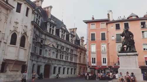 Grenoblo (Grenoble), Arpitania, French Alps.Grenoblo, je su bonéso de vos vér!