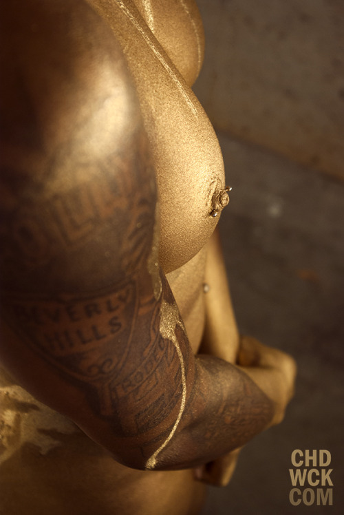 kenyetta-j-samuel:  Gold Paint Series With The Talented Chadwick! Love Him He Is Awesome.  #SupportBreastCancerAwarness