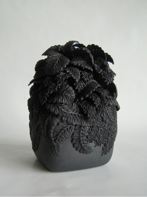thedesigndome: Exquisite Ceramic Sculptures by Hitomi Hosono Link: Ceramic artist Hitomi Hosono