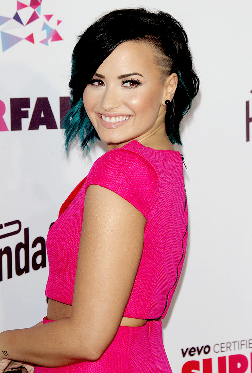 ruinthefriendship:Demi Lovato attends VEVO’s first annual VEVO Certified SuperFanFest at The Barker 