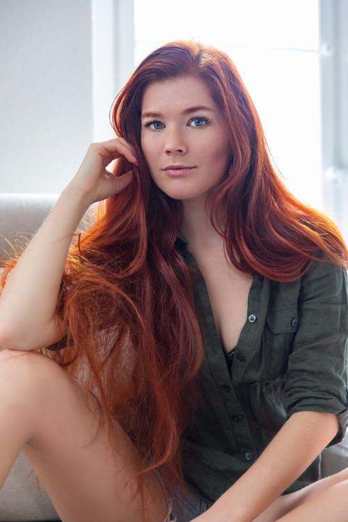 redhead-beauty:  Mia Solis