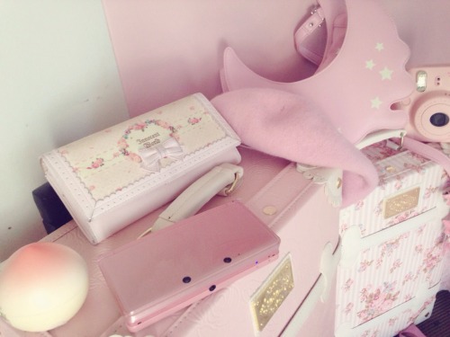 mariirin:  My pink collection is growing, too bad I couldn’t add all my accessories and everything else. #kawaiilyfe  Omg I want 😭💟