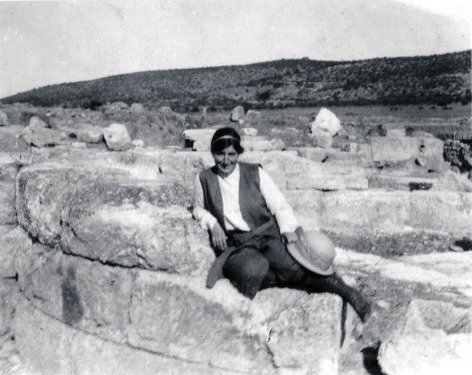 fuckyeaharchaeology:Hetty Goldman (1881-1972) started out in Classical studies, but she discovered h
