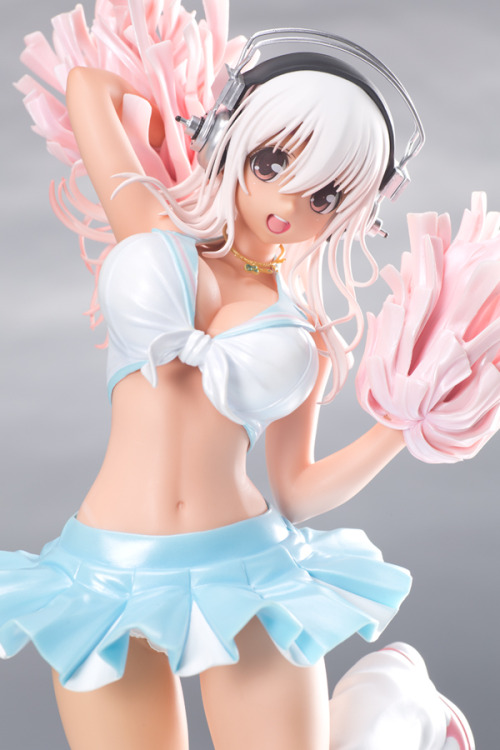 supersonicrocking:  This is the latest Sonico figure from Orchidseed: Super Sonico Cheerleader Ver. - Sun*Kissed - A recolour of their previous Cheerleader Ver. piece from 2014. As before it is a 1/6 scale, PVC figure standing at 305mm tall. This figure
