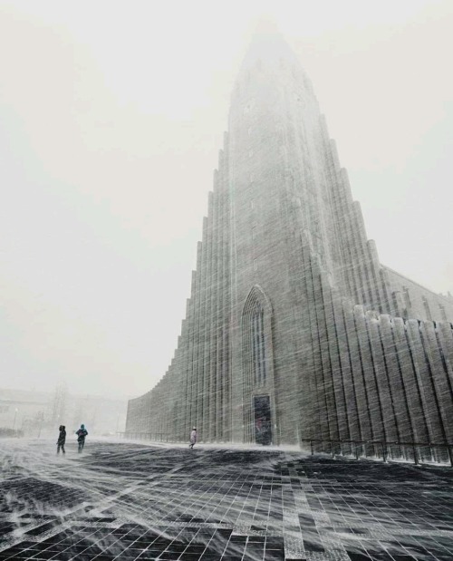 evilbuildingsblog:The Hallgrímskirkja church, Reykjavík, Iceland