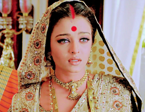 aashiqaanah:  Screencap meme: Princess Paro, what a Beauty