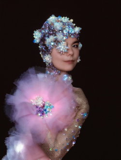 teco-teco:  Bjork, 2001 (Photo: Warren du Preez &amp; Nick Thornton-Jones) 