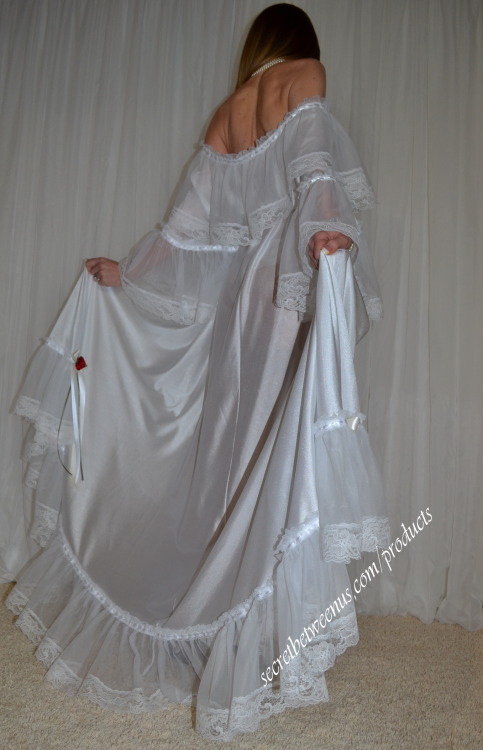 natashassecretbetweenus:  www.ebay.com/sch/natashassecretbetweenus/m.html…Sexy Vintage Nylon 
