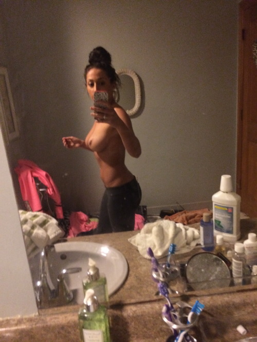 ababeinyogapants: Self portrait