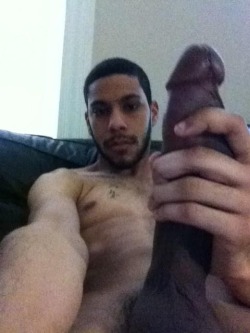 theblackclarkkent:  #OOMF From Twitter ! #TheBottomWhisperer!