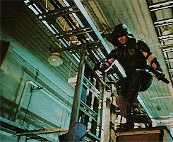steelmeltingsmile:  #Olicity in 4.12 “Unchained” 