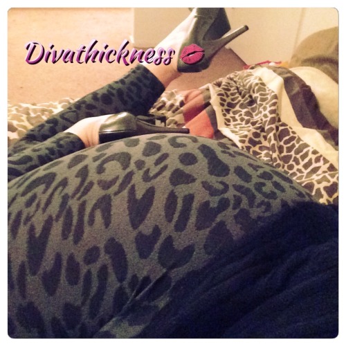 divathickness:  Happy Monday my sexies… Enjoy 💋
