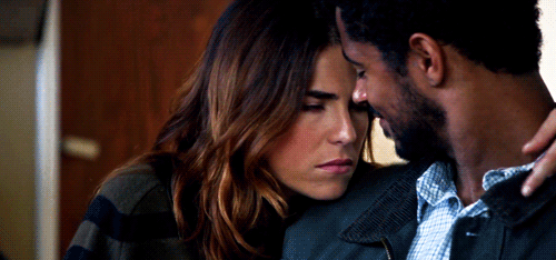 tetheredbanshee:when laurel does The Thing (✿◠‿◠)