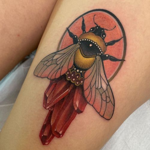 Vale Lovette bee;diamond;neotrad;thigh