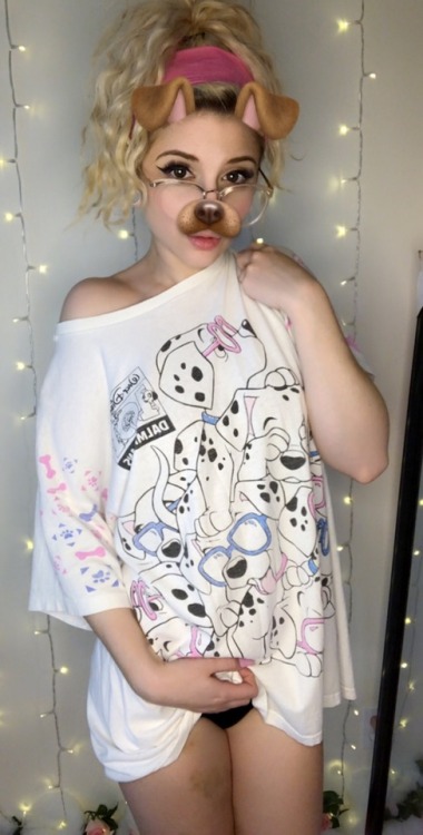 dollymattel:  my new 101 dalmatians shirt is kind of fricken adorable ok