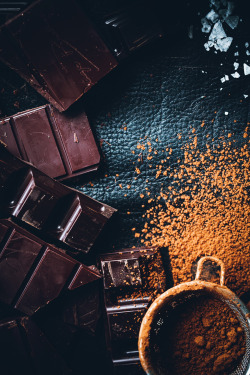 sweetoothgirl:    CHOCOLATE CAKE WITH CHOCOLATE HAZELNUT FROSTING  