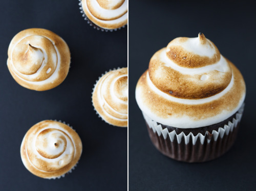 delectabledelight: Cupcakes de chocolate con merengue suizo (by Desirée D.)