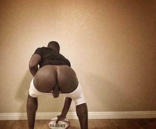 deejpluto:  Football ass